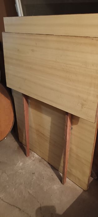 Маси  ,Стелажи,Закачалки,стойки,профили,рамки кошчета