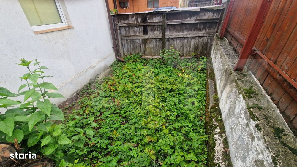 Casa cu teren 935 m , doua corpuri de case, Sacele -zona buna