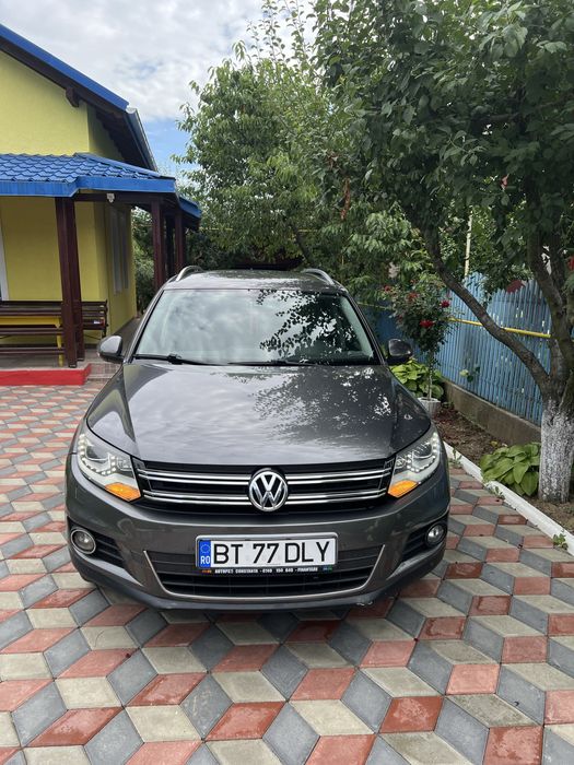 VOLKSWAGEN Tiguan