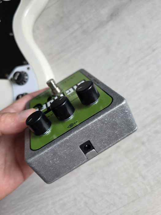 Electro-Harmonix Bass Big Muff Pi Classic Bass Guitar Distortion Effect Pedal