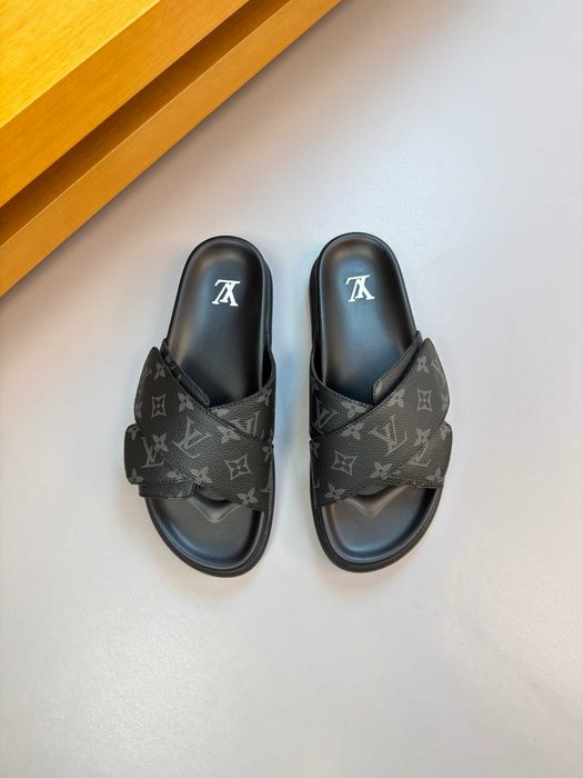 Papuci / Slapi Louis Vuitton Calitate Premium