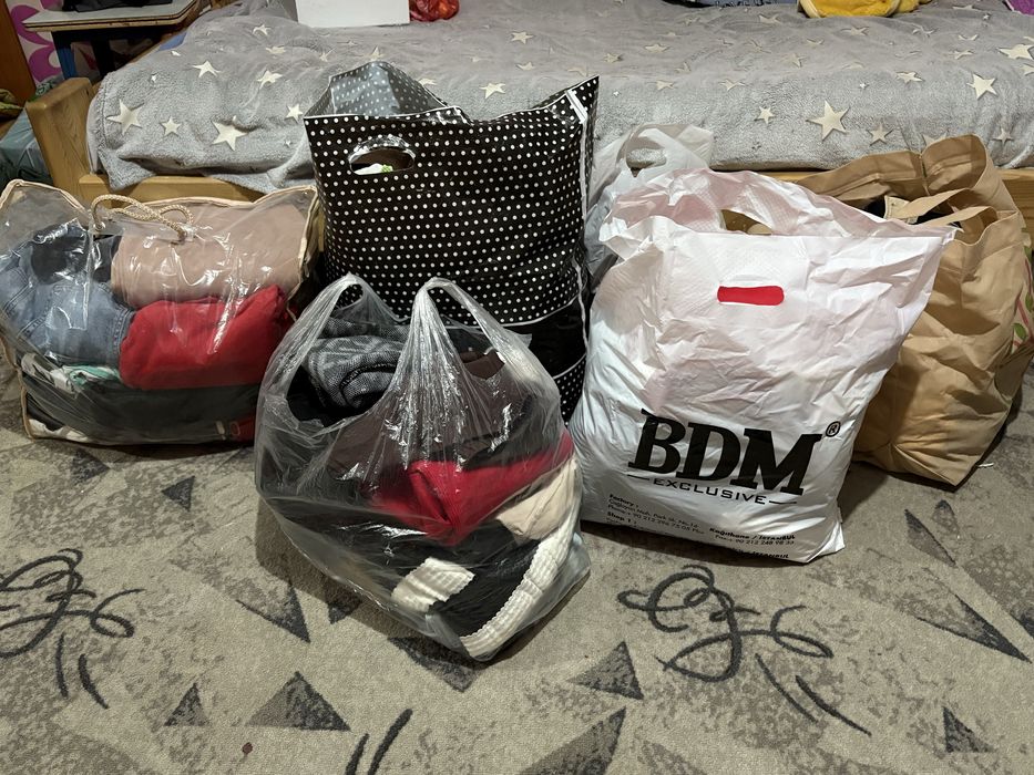 Отдам пакеты с вещами