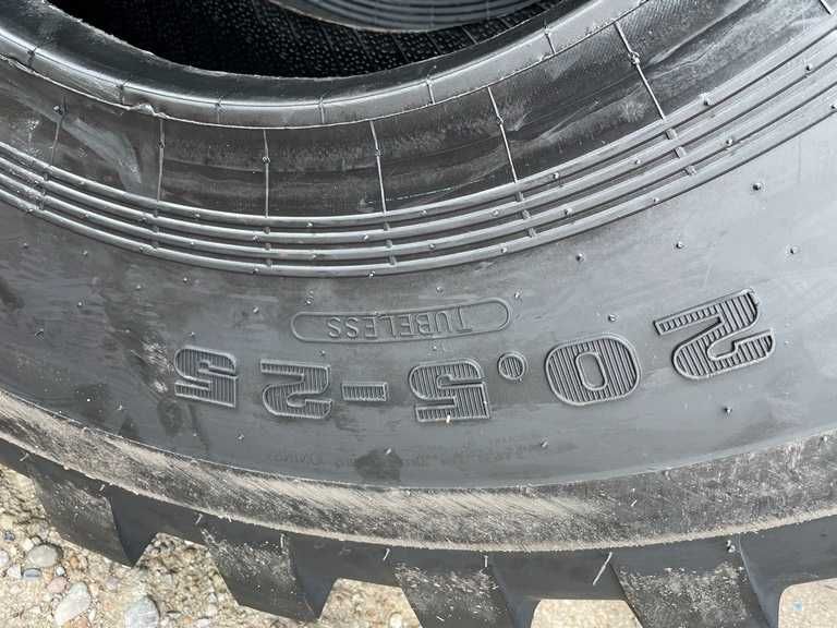 Anvelope industriale cu 20Pliuri Cauciucuri 20.5-25 de Caterpilar