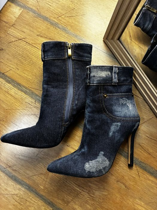 Дънкови боти с ток