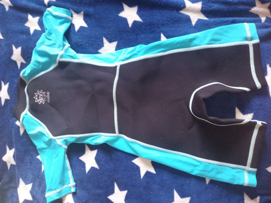 Vând costum baie neopren băiat