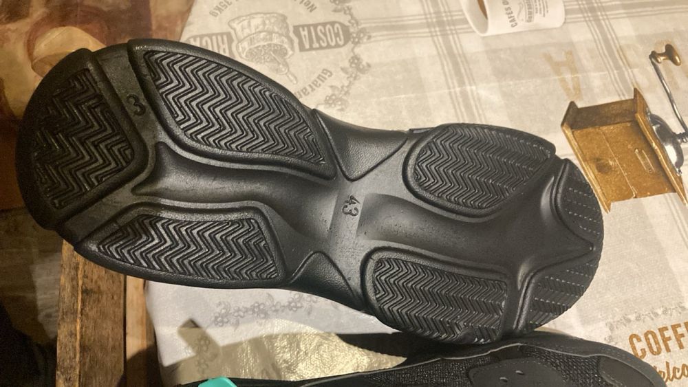 Маратонки нови много леки