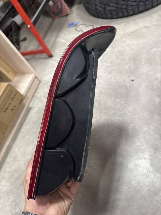 Задний правый фонарь Е39