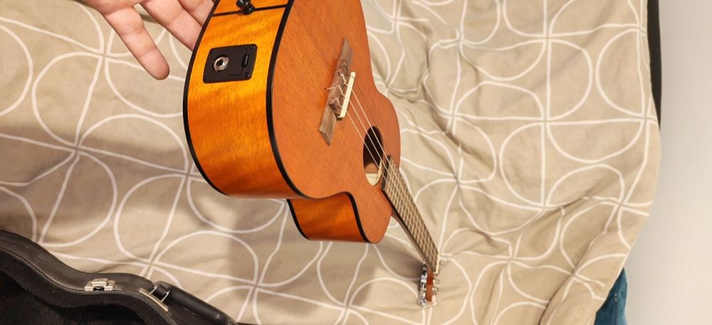 Ukulele Tenor Electro