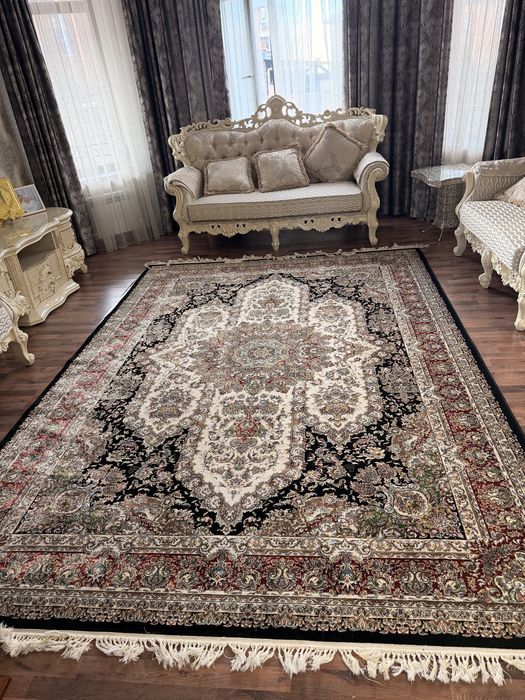 Продам ковер 2 шт в комлекте