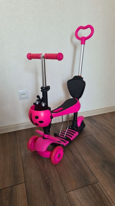 Детский самокат. Самокат для девочки