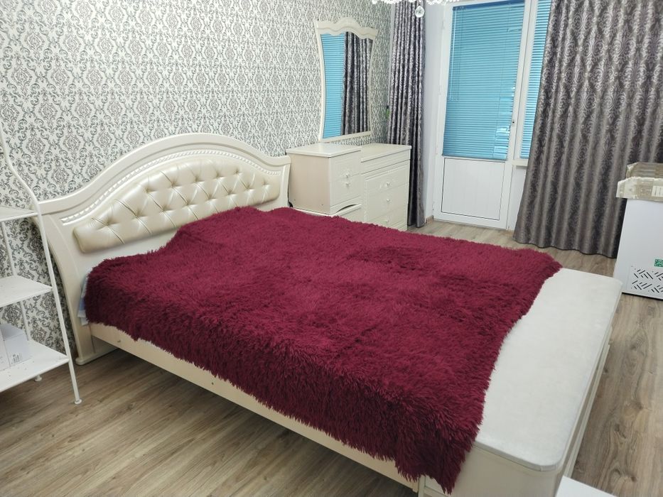 Продам спальнию гарнитур