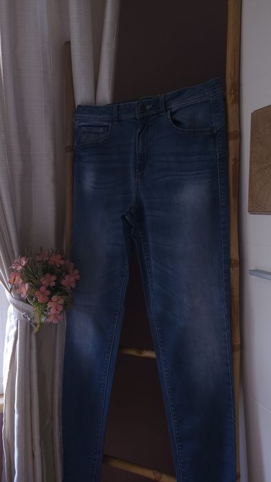 Дънки на марката Guess нови