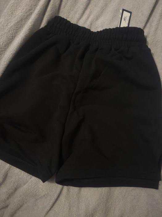 Pantaloni scurți / short Young Rich White negri, noi cu etichetă