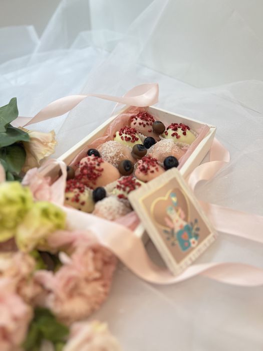 Комбо цветы+клубника