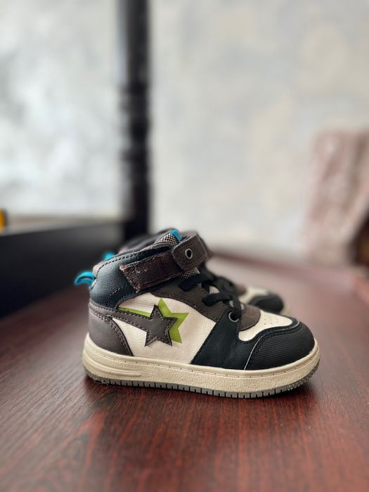 Продам детскую обувь на мальчика