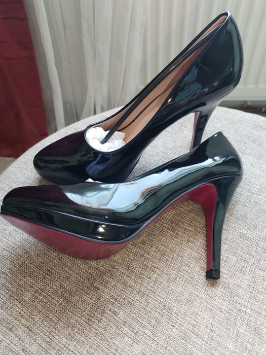 Vând blugi, pantofi, geanta și cămăși dama