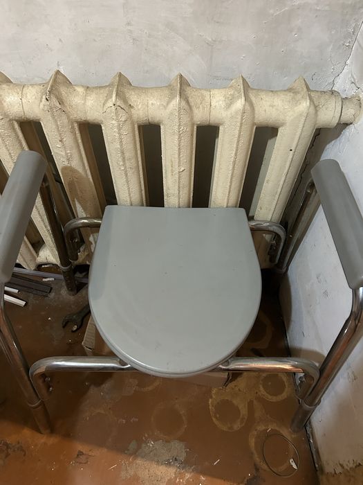 Продам кресло туалет
