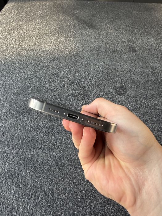 Iphone 16 pro max Titanium gri