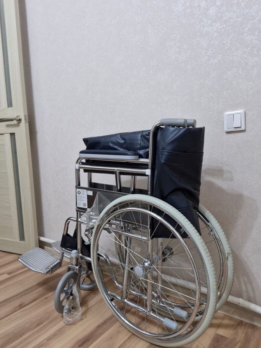 Кресло-коляска FS809 с ручным приводом