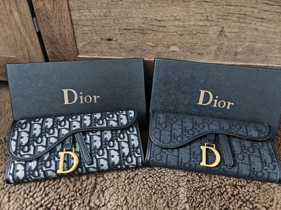 Vand Portofele Louis Vuitton/ GUESS / Dior / Burberry / Coach lungi de femei la SUPER PRET