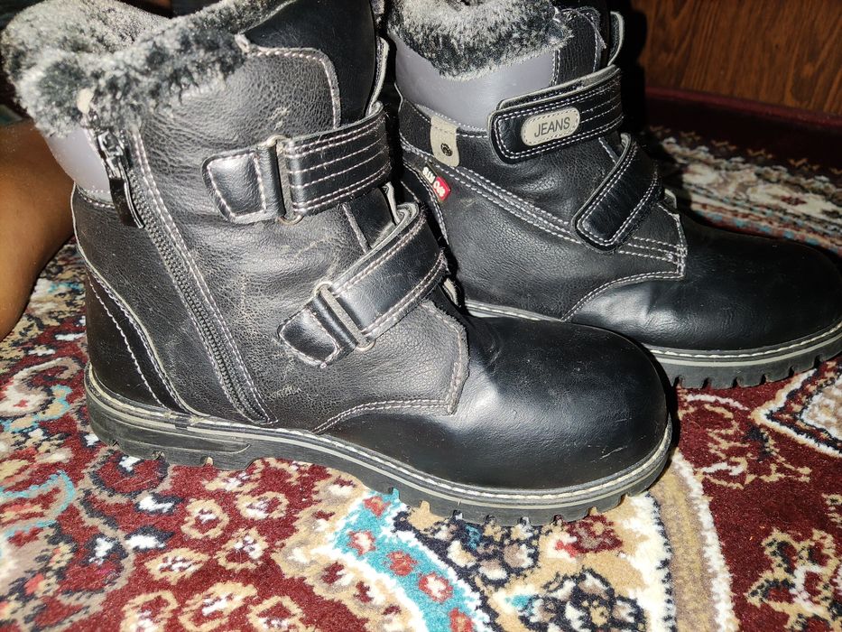 Продам детскую обувь.