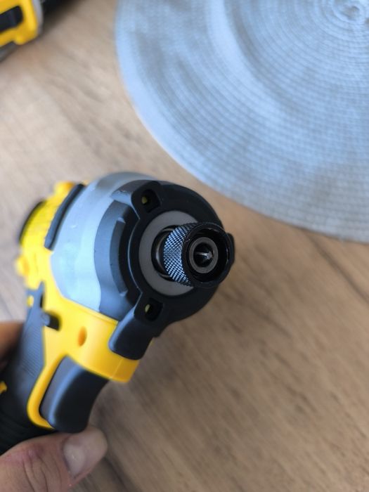 Șurubelnița cu impact DeWalt DCF850
