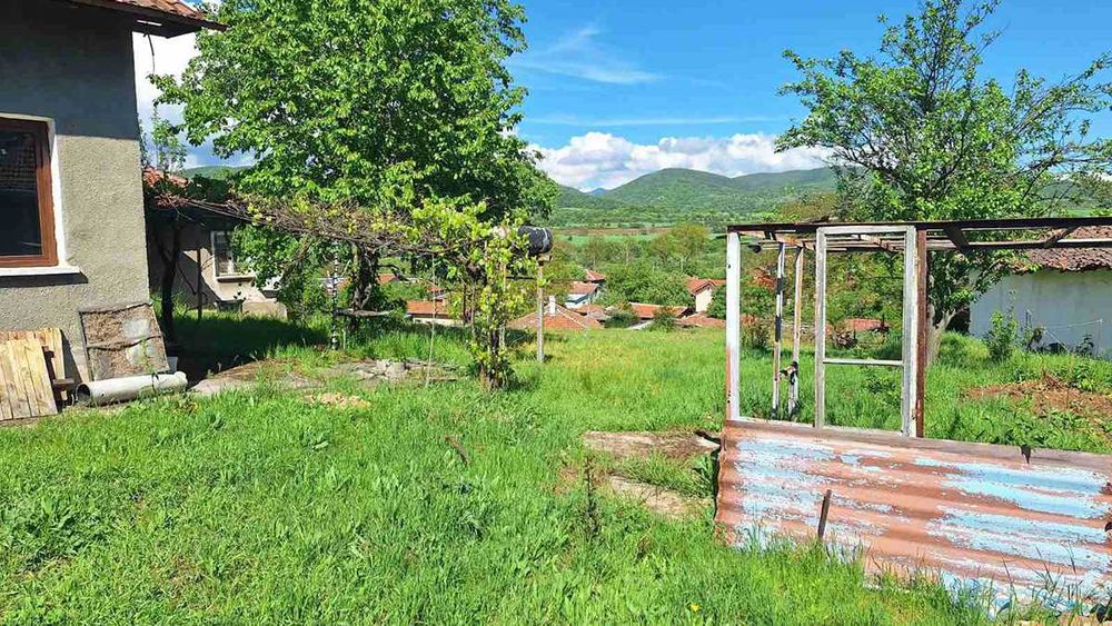 Два парцела с две къщи в село Чеканчево област София