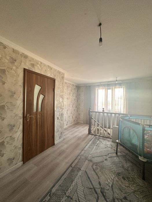 Дом  с большим двором