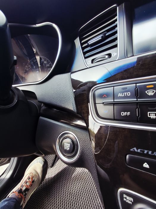 Продам KIA K7 свежий