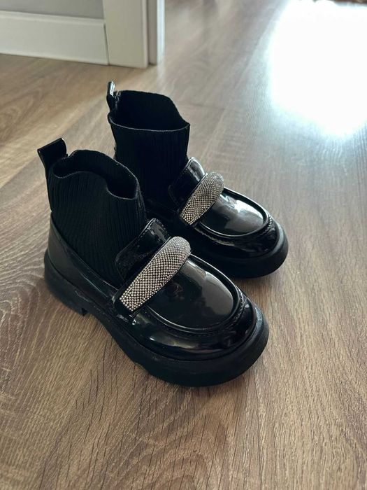 Продам осенние ботиночки для девочки