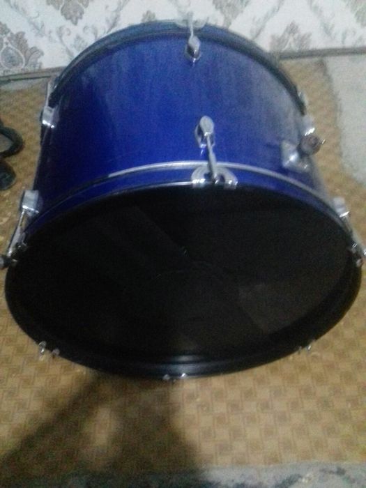 Karnay surnaychilarga katta baraban