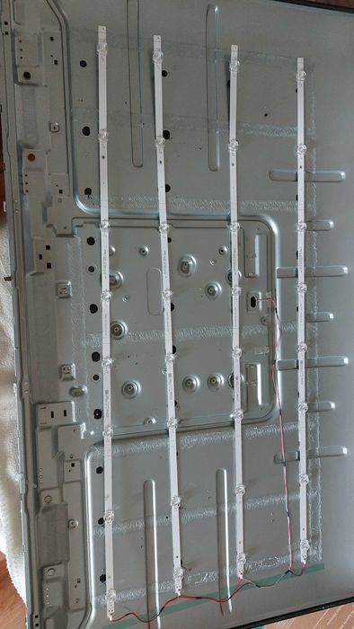 Телевизор Hisense 50 на части