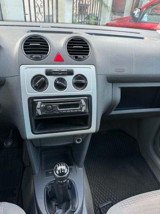 Vw Caddy 
An 2006
Motor 2.0 sdi 
Consum foarte mic 
Acte la zi 
Sa inlocuit Kit ambreaj nou 
Itp nou 
Se da doar cu fiscal 
Mașina funcționează bine