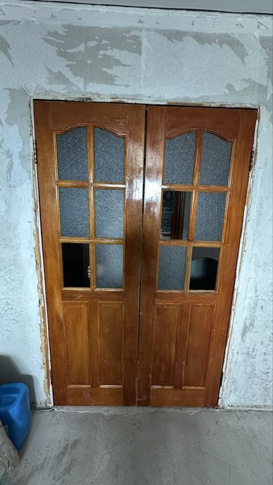 Продам дверь 6 дверь договорная цена