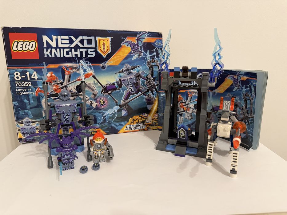 Продаю Конструктор LEGO Nexo Knights 70359 Lance vs Lightning