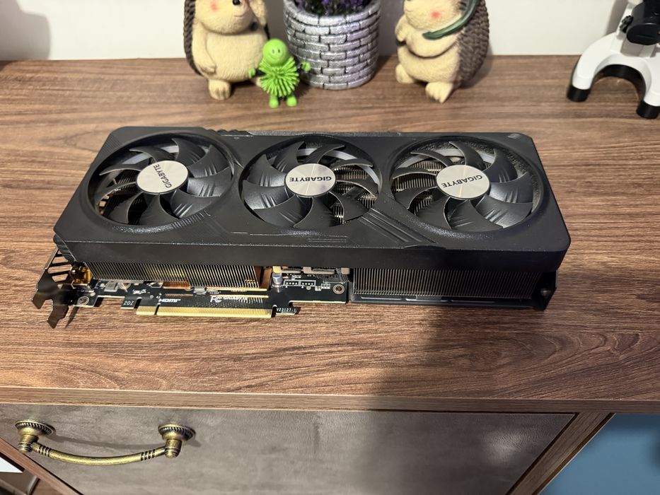 Видеокарта GIGABYTE 4070 SUPER 12GB