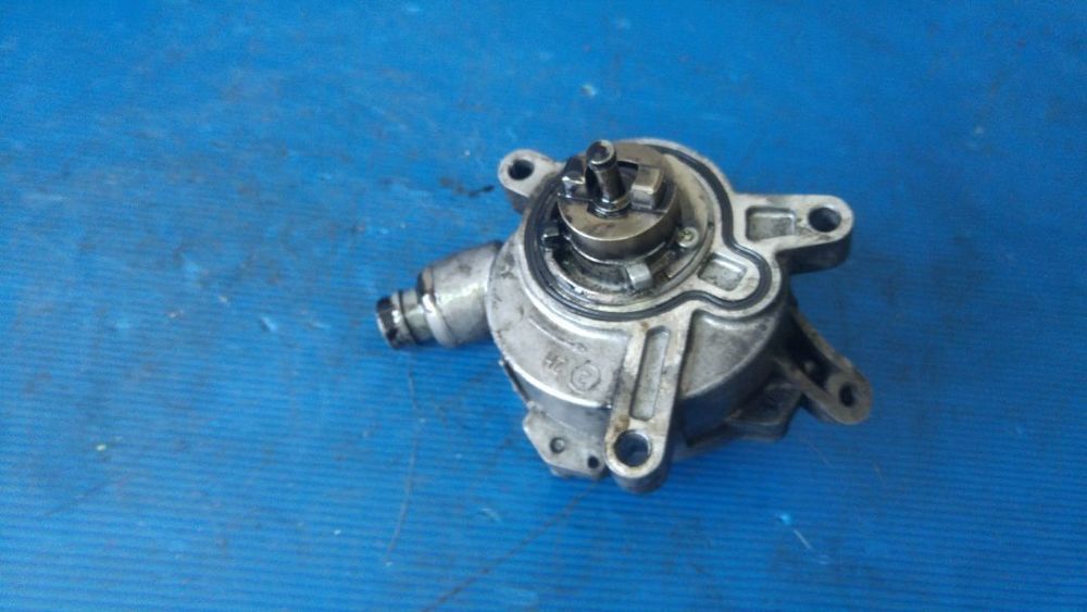 pompa vacuum 2.4 d d5 xc awd volvo s60 s80 v70 xc70 08658230