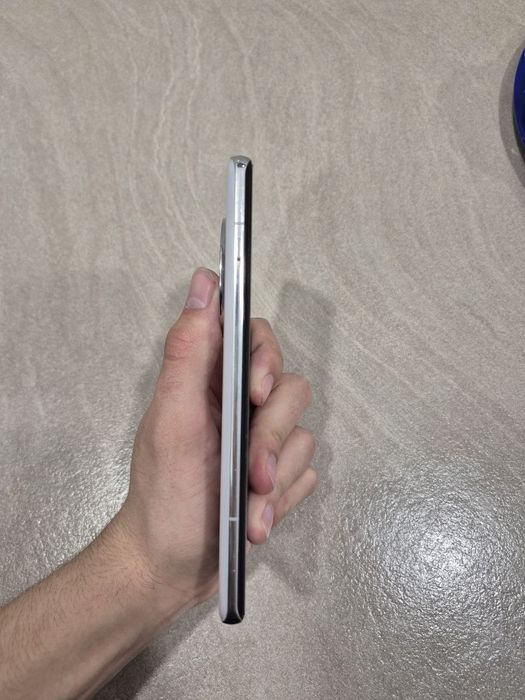 Продам OnePlus 12