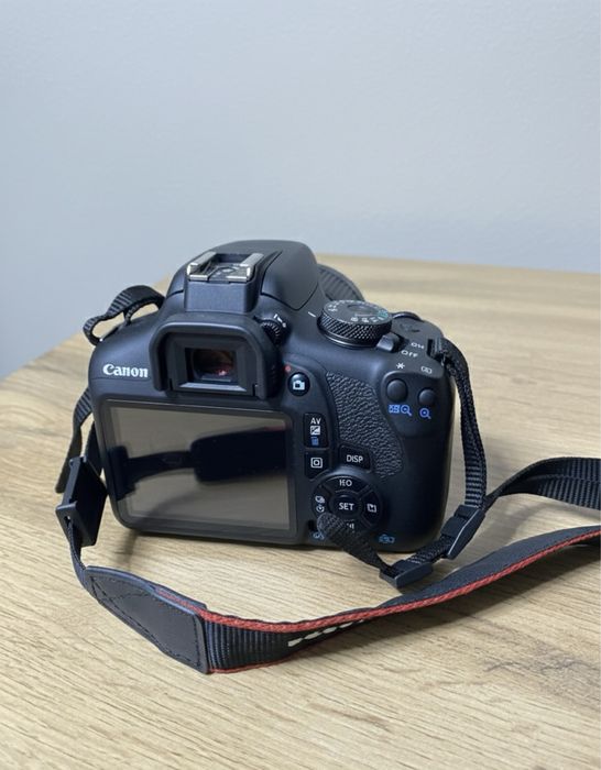 Продам Canon EOS 2000D