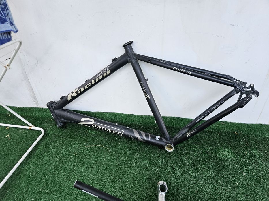 Професионална Рамка 27.5 тежи 1.8 кг