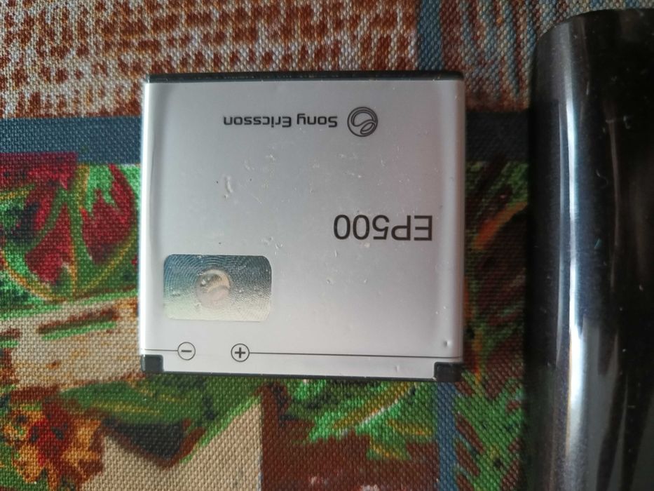 Продавам 2бр. телефона Sony Ericson Experia 8Ericson-ЗА ЧАСТИ