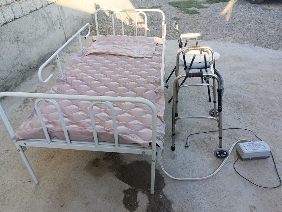 Инсульт алған адамдар үшін арналған кроват