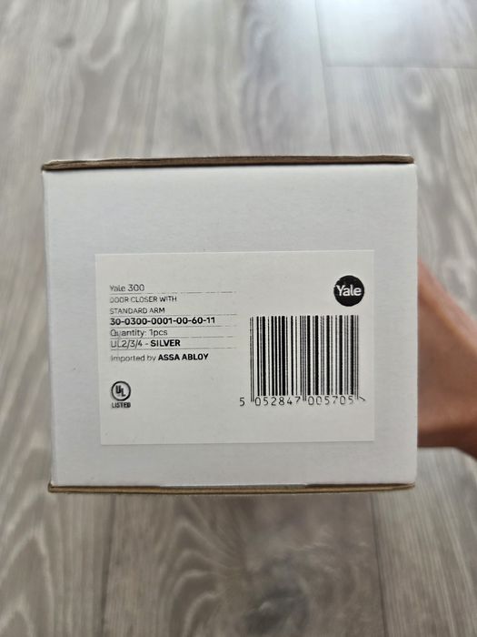 Автомат за врата Yale 300 сив