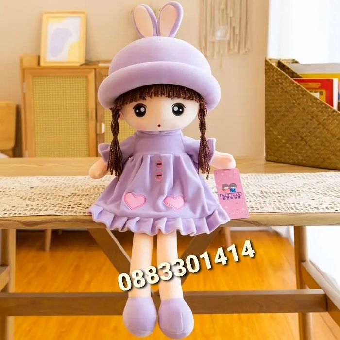 Плюшена Кукла с рокля и шапка заешки уши 40см