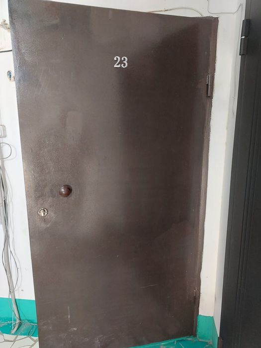 Продам выходные дверь