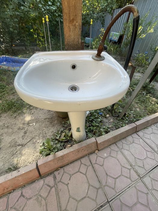 Продам раковину с пьедесталом (тюльпан), б/у