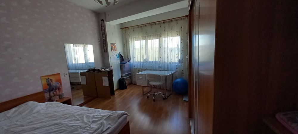 Închiriez apartament 3 camere