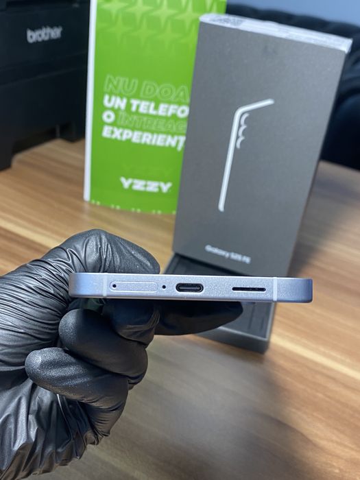 Samsung Galaxy s25 FE • 128 GB • Black