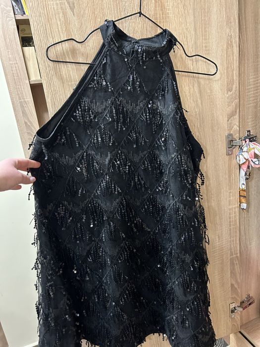 Черна рокля с паети