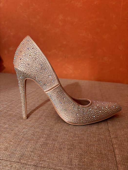 Обувки стилето с циркони